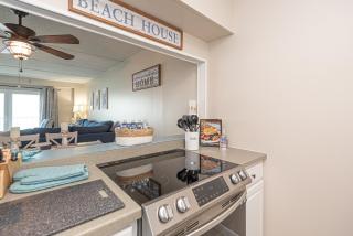 Ocean City bayfront condo balcony, stunning views, perfect for relaxation - Ocean City - 7