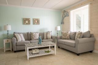 2 Bedrooms with beach views and in walking distance to Seacrets! - 8