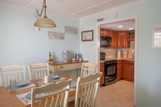 2 Bedrooms with beach views and in walking distance to Seacrets! - Ocean City - 6