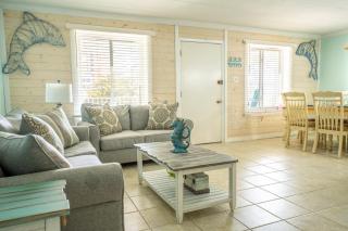 2 Bedrooms with beach views and in walking distance to Seacrets! - 4