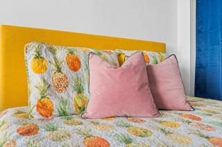 Remodeled studio with new furnishings, induction cooktop, and steps to the beach - 9