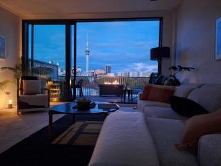 Stylish and central home with stunning views - Auckland - 8