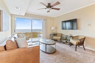 Beachfront 2-Bedroom Condo with Stunning Ocean Views Perfect for Family Getaways - 9