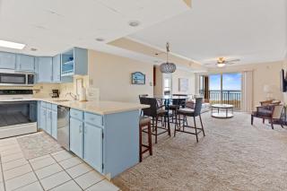 Beachfront 2-Bedroom Condo with Stunning Ocean Views Perfect for Family Getaways - 8