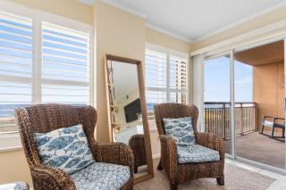 Beachfront 2-Bedroom Condo with Stunning Ocean Views Perfect for Family Getaways - 7