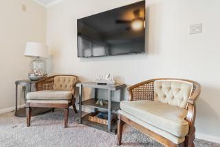 Beachfront 2-Bedroom Condo with Stunning Ocean Views Perfect for Family Getaways - 1