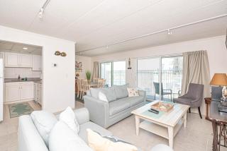 Spacious 2-Bedroom Condo in Mid-Town Ocean City Steps from Beach & Pool - Ocean City - 9
