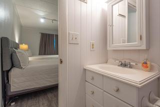 Spacious 2-Bedroom Condo in Mid-Town Ocean City Steps from Beach & Pool - Ocean City - 4