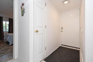 Spacious 2-Bedroom Condo in Mid-Town Ocean City Steps from Beach & Pool - Ocean City - 1