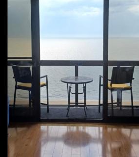 Oceanfront Studio at Golden Sands Perfect Beach Getaway in North Ocean City - 7