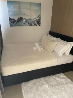 12 Minutes from Mall of Asia - Spacious Condo with Balcony & Hot Shower - Manila - 8