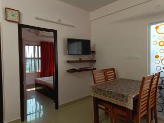 2 BHK Furnished Flat - 200 m to Guruvayur Temple - For FAMILIES ONLY - 2