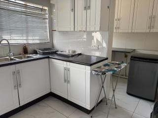 Cheerful home with aircon and fireplace - 3