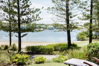 Reflections on the lake with resort access - 3