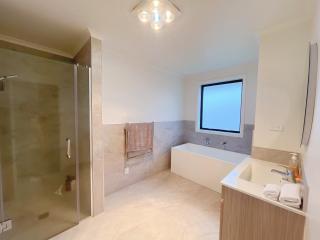 Rotorua Sunshine Brand New 4 Bedroom house - 5