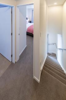 Comfortable 2-Bed Home Near Convention Centre - Christchurch - 6