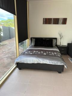 "Home away from home " Large self contained studio with swimming pool - Perth - 8