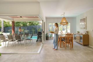 Pet friendly Holiday home with pool on Alex - Alexandra Headland - 8