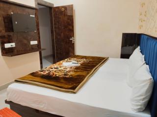 Hotel Madhavam Inn - 9