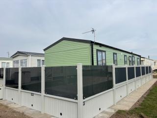 Sunnymede B6 with hot tub- Fantasy Island - pet friendly, WiFi, central heating - Meadow Lakes Caravan & Lodge Hire - Ingoldmells - 0