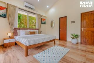 StayVista at 27 Flora with Lawn, Pool, WiFi - Nagaon - 3