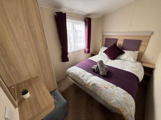Sunnymede B6 with hot tub- Fantasy Island - pet friendly, WiFi, central heating - Meadow Lakes Caravan & Lodge Hire - Ingoldmells - 6