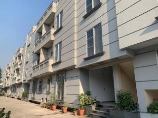 One BedRoom Luxury Apartment,Near Mall Road - Lahore - 1