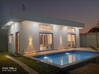 White House Farm House with Swimming Pool - Jāmb - 2