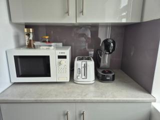 Lovely & Beautiful 2 Bed-Apartment in Borehamwood - 4