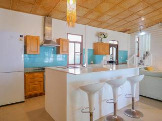 Beachfront Wooden House 3Br & Sunset Views - 7