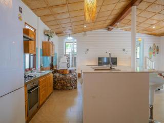 The Wooden Beach House 3br - Sunset Beach Garden - Taling Ngam - 1
