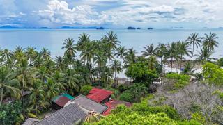 Beachfront Wooden House 3BR Sunset View - 6