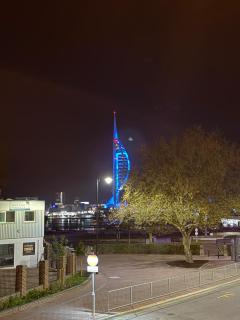 Cosy 2 bedroom modern flat close to transport link - Gosport - 0