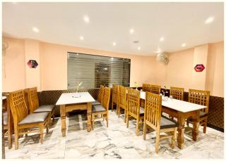 Yashavi-Hotels Group Puri, Near Sea Beach- Luxury & Spacious Room - Near Temple with Prime Location wifi- Lift and Parking Facilities - Puri - 3