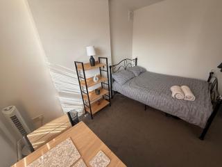 Cosy Victorian Guest Room - London - 0