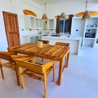 Exquisite Double Storey Luxury Retreat 90m from Paje Beach Zanzibar Ideal Prime location Tv wifi aircon and Private Pool - Paje - 6