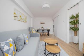 Bright Apartment Close to City Centre by Noclegi Renters - Varsovia - 3
