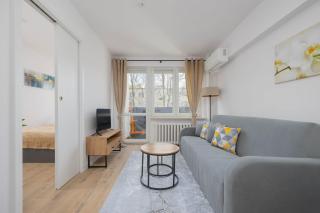 Bright Apartment Close to City Centre by Noclegi Renters - Varsovia - 1