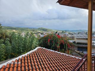 Charming Stone House - 8 Min to Sandy Beaches - 9