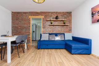 Long Stay 3BR House with Parking by KeenzChillz - 1