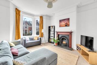 6-Bed Exeter Townhouse - 0