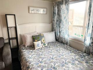 Spacious 2-Bedroom Ocean Block Condo in North Ocean City Steps to the Beach - Ocean City - 5