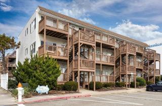 Spacious 2-Bedroom Ocean Block Condo in North Ocean City Steps to the Beach - Ocean City - 1