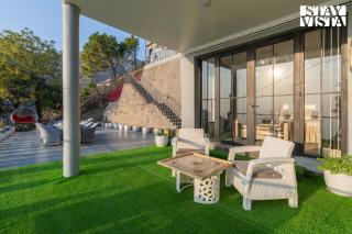 StayVista at Ridge of Twilight Luxury 4bhk with Jacuzzi, Bonfire, BBQ in Kasauli - 5