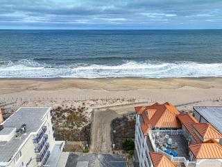 Ocean Block 3-Bedroom Condo with Panoramic Views in Ocean City - 5