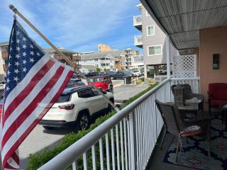 Spacious 3-Bedroom Ocean Block Condo in North Ocean City Steps to the Beach - Ocean City - 6