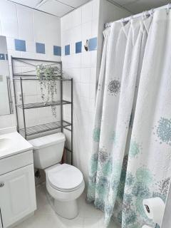 Spacious 3-Bedroom Ocean Block Condo in North Ocean City Steps to the Beach - Ocean City - 5