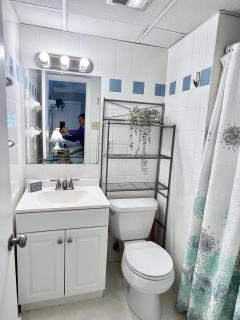 Spacious 3-Bedroom Ocean Block Condo in North Ocean City Steps to the Beach - Ocean City - 4