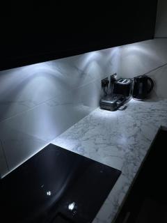Modern 1BR Apartment 5 Mins to Tube, Free Parking & Sofa Bed - Ealing - 1