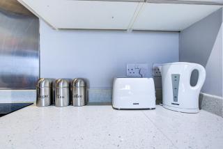 2 BR Flat 6 Mins From Heathrow Airport Flat 41 - Harmondsworth - 2